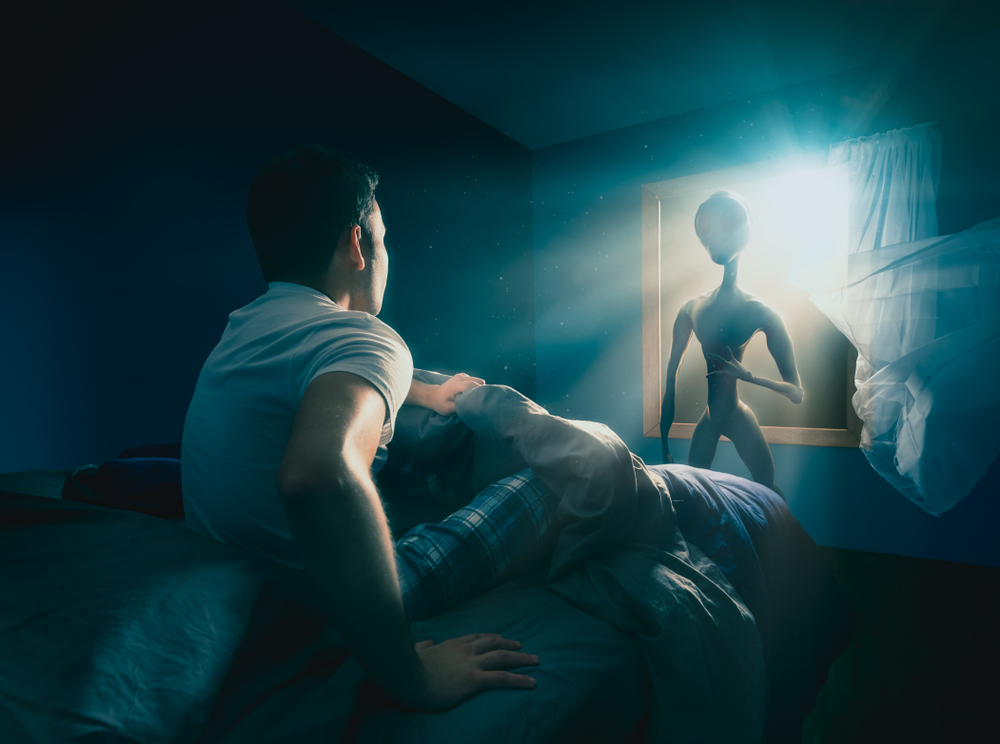 This top Harvard astronomer is convinced of Alien origin